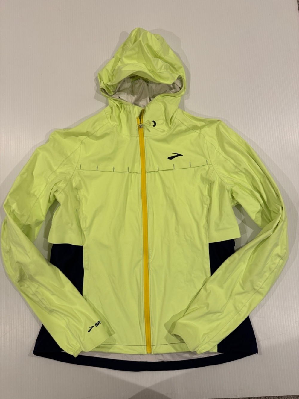 Brooks High Point Waterproof Yellow Jacket Women’s Medium New! No tags